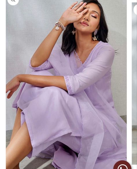 Lavender silk dress with organza duppatta Organza Dress Indian, Lavender Silk Dress, Organza Kurti Designs, Organza Kurti, Lavender Outfit, Lavender Silk, Lavender Dresses, Simple Pakistani Dresses, Organza Dress