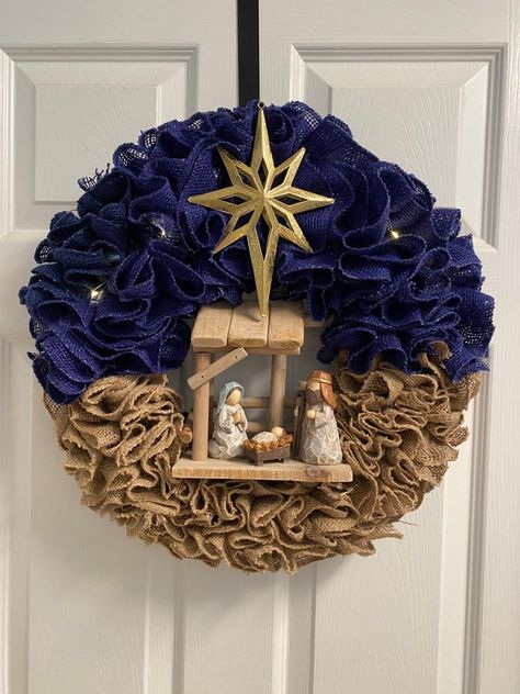 Nativity Wreath, Christian Wreath, Homemade Christmas Wreaths, Traditional Christmas Decor, Couronne Diy, Rustic Christmas Wreath, Fun Wreath, Christmas Wreaths Diy Easy, Rustic Holiday Decor