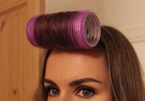 Rollers For Curtain Bangs, Rollers For Bangs, Beauty Salon Hair Dryer, Best Hair Rollers, Roller Set Hairstyles, Diy Hair Rollers, Spanish Hairstyles, Big Hair Rollers, Sleep In Hair Rollers