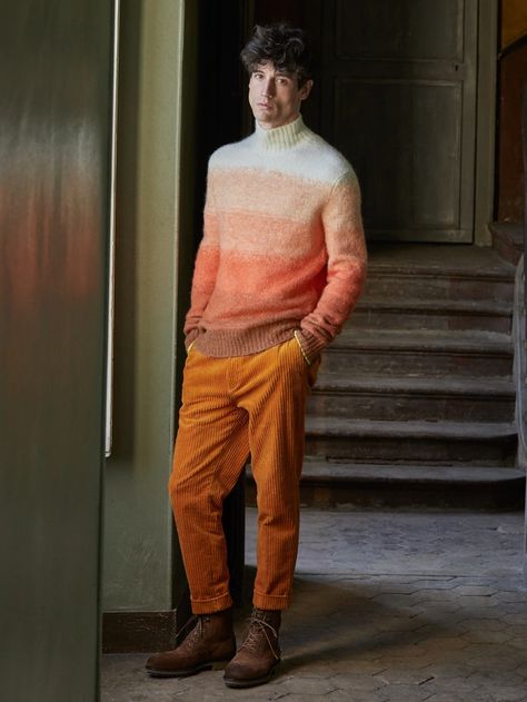 Making a case for orange, Nicolas Ripoll wears a Scotch & Soda gradient knit turtleneck $195 with corduroy trousers $165. Orange Turtleneck Outfit Men, Nicolas Ripoll, Bold Colors Outfits, Bold Photography, Men Knitwear, Men Portrait, Outfit 2020, Rich Boy, Scotch And Soda