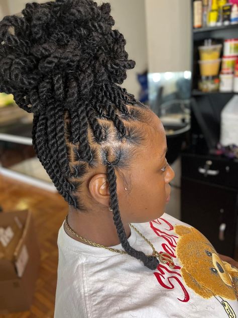 Invisible Locs Twist Over Locs, Soft Braids Hairstyles, What To Wear To Church Casual, Bob Twist Hairstyles, Short Invisible Locs, Invisible Locs Hairstyle, Bob Twist, Invisible Locks, Braids With Beads Hairstyles