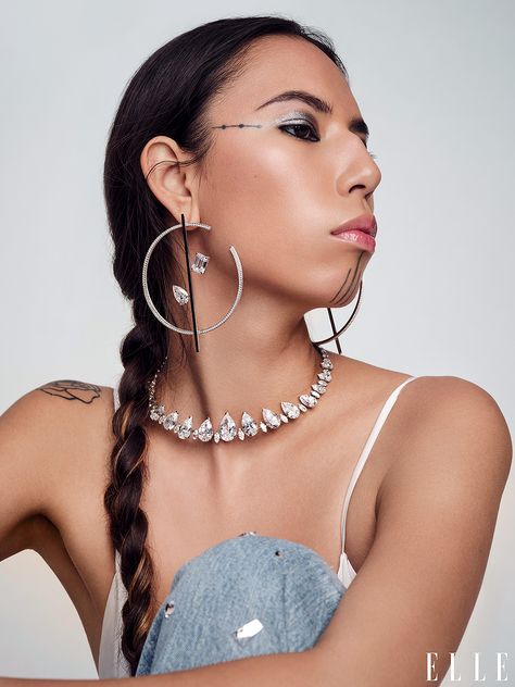 Quannah Chasinghorse Model, Indigenous Face Tattoo, Pretty Face Tattoos, Quannah Chasinghorse, Hooked Nose, Aztec Jewelry, Elle Us, Face Tattoos, Face Tattoo