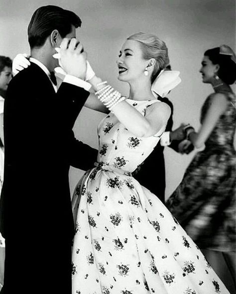 : “Vogue editor and model Catherine McManus 1955 for who else.....Vogue #style #fashion #allure…” 1950 Fashion, Glamour Style, Fifties Fashion, Dress Photo, Look Retro, Dresses Cocktail, Vintage Glam, Dance Dress, Moda Vintage