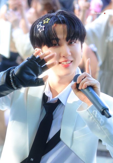 Seo Changbin Stray Kids Pop Photos, Skz In Cute, Best Rapper, Homeless Children, Music For Kids, Crazy Kids, Lee Know, Kids House, K Pop