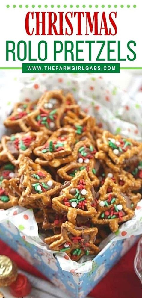 Christmas Treats With Rolos, Christmas Cookies Rolo Pretzel, Christmas Candy Exchange Ideas, Salty Sweet Christmas Snacks, Rolo Christmas Cookies, Salty Holiday Snacks, Christmas Candy Snacks, Pretzel Rolo Treats Holidays, Fun Kids Christmas Treats