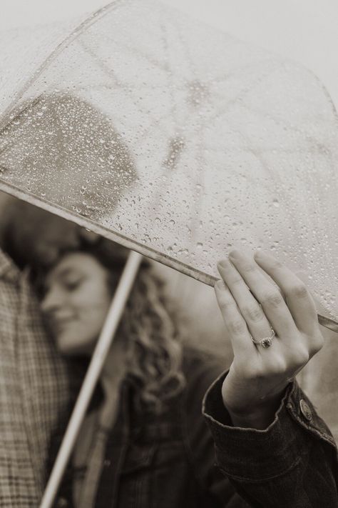 Prenup Photoshoot Raining, Proposals In The Rain, Engagement Pics In The Rain, Rainy Engagement Photoshoot, Clear Umbrella Engagement Pictures, Rainy Prenup Shoot, Clear Umbrella Couple Photography, Engagement Photos Umbrella, Rainy Photoshoot Ideas Couple