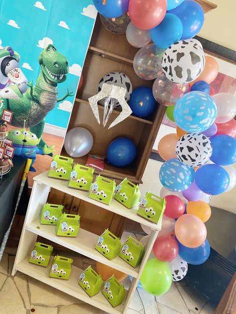 #toystory #toystoryparty #toystorybirthday #disneytoystory #birthdayparty #diypartydecor Claw Machine, Toy Story Birthday, Toy Story Party, The Claw, Disney Toys, Diy Party Decorations, Goodie Bags, Treat Bags, Toy Story