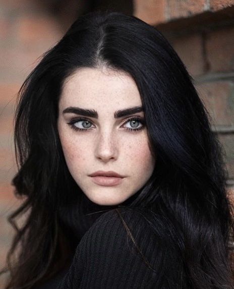 Black Hair Green Eyes Woman, Black Hair Pale Skin Green Eyes, Black Hair Blue Eyes Woman, Dark Hair Pale Skin Green Eyes, Black Hair Pale Skin Blue Eyes, Pale Skin Dark Hair Blue Eyes, Jet Black Hair Pale Skin, Dark Hair Blue Eyes Makeup, White Skin Dark Hair