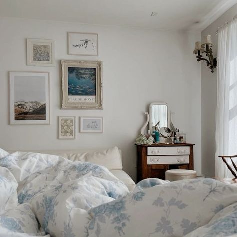 Costal Room Aesthetic, Beach House Bedroom Aesthetic, Coastal Grandmother Aesthetic Bedroom, Costal Bedroom Aesthetic, Coastal Aesthetic Bedroom, Nap Space, Coastal Bedroom Aesthetic, Paige Lorenze, Costal Bedroom