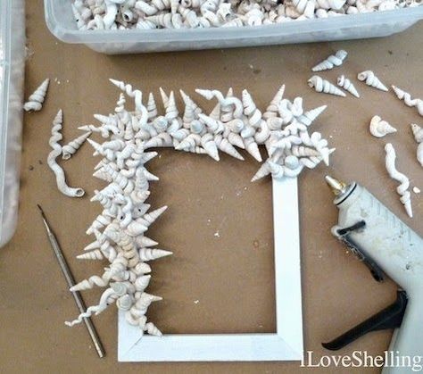 Sanibel Island Shells, Art Coquillage, Seashell Projects, Shells Diy, Shell Crafts Diy, Sea Crafts, Shell Frame, Sea Shell Decor, Beach Diy