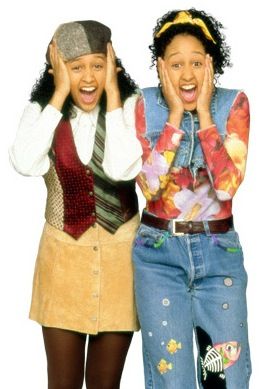 Sisters Tv Show, Tia And Tamera, Tamara Mowry, Black Sitcoms, Sisters Movie, Tia And Tamera Mowry, 90’s Outfits, Tamera Mowry, 90s Inspired Outfits