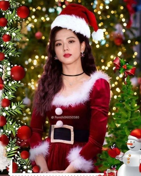 Jisoo Christmas Outfit, Jisoo Christmas, Clay Crafts For Kids, Santa Dress, Summer Picture Poses, Black Pink Background, Rosé Jisoo, Body Picture, Blackpink Photos