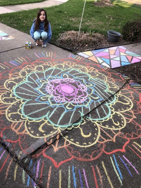 Chalk Art Mural, Fun Chalk Art, Side Walk, Sidewalk Art, Sidewalk Chalk, Summer Activities For Kids, Chalk Art, Summer Activities, Art Ideas