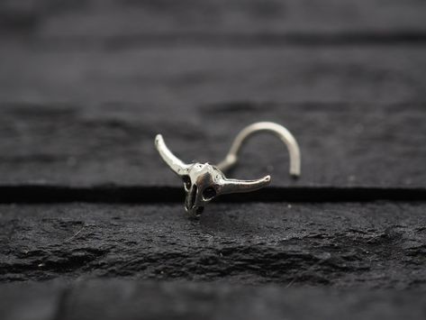 Bull Nose Piercing, Cute Nose Studs, Cute Nose Rings, Silver Nose Stud, Nose Piercing Stud, Nose Screw, Pretty Ear Piercings, Nose Piercing Jewelry, Beachglass Jewelry