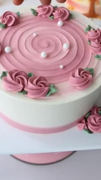 Simple Cake Decoration, Cakes Aesthetic, Cake Recipes Easy, Easy Cakes, Chocolate Cake Designs, Aesthetic Cake, Cupcake Decorating Tips, Desserts Cake, Cake Decorating For Beginners