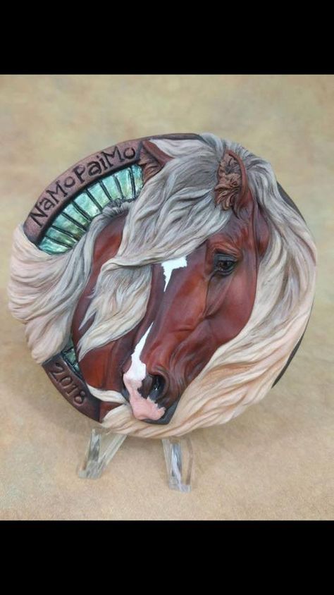 Van Gogh sculpted by Kylee Parks painted by Amanda Brock Horse Carving, Horse Art Ideas, Horse Medallion, Horse Artwork, Custom Horse, Polymer Clay Animals, Wood Carving Patterns, Model Horses, Clay Animals