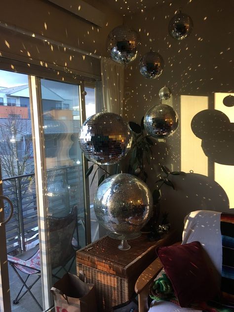 Disco Balls In Living Room, Disco Ball Home, Disco Ball On Ceiling, Disco Ball Chandelier, Disco Ball Corner Hanging, Disco Ball Hanging From Ceiling, Disco Ball String Lights Room, Glass Coffee Table Decor, Bed Room Disco Ball