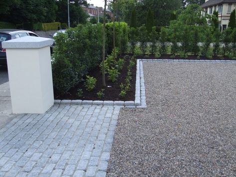 Gravel Driveway Landscaping, Front Driveway Ideas, Driveway Apron, Landscaping Entrance, Front Garden Ideas Driveway, Garden Ideas Driveway, Driveway Entrance Landscaping, Resin Driveway, Patio Design Ideas