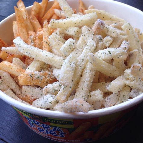 Potato fries Potato Corner Fries, Sour Cream Fries, Potato Corner, Iconic Clothes, Sour Cream Potatoes, German Foods, Food Motivation, French Fry, Potato Fries