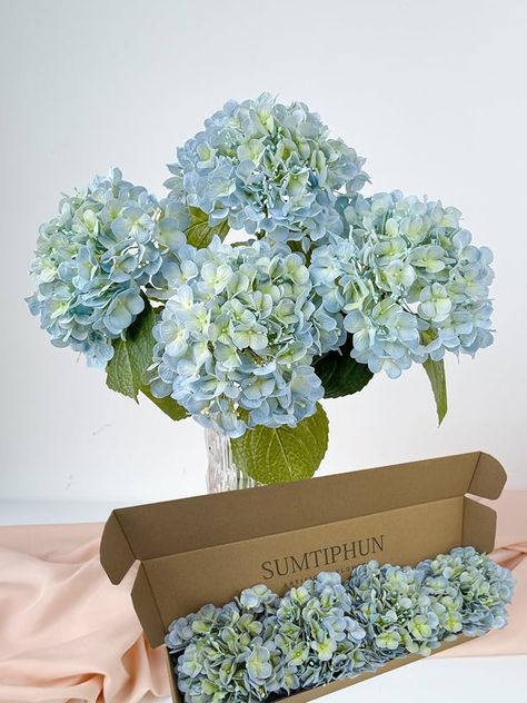 Amazon.com: SUMTIPHUN 4 Pcs Real Touch Blue Hydrangeas Artificial Flowers 20'' Real Looking Faux Hydrangeas for Party Wedding Home Decor Kitchen Baby Shower Flower Arrangement : Home & Kitchen Dried Blue Hydrangeas, Yellow And Blue Table Decor, Wedding Centerpieces With Hydrangeas, Blue Hydrangea Wedding Decorations, Blue Hydrangea Flower Arrangements, Summer Cocktail Party Decor, Blue And White Hydrangea Centerpiece, Light Blue Table Setting, Blue Baby Shower Centerpieces