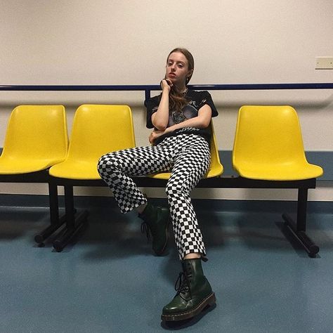 14.9k Likes, 20 Comments - UNIF (@unif) on Instagram: “🧀 @ginevra_salustri 🧀apex pant🐁” Checkerboard Pants Outfit, Checkered Trousers Outfits, Trousers Outfit Winter, Temu Outfits, Checkered Pants Outfit, White Trousers Outfit, Checkered Socks, Pants Ideas, Checker Pants