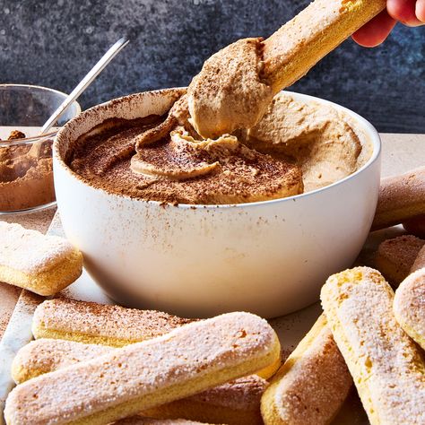 Delish Tiramisu Dip Recipes, Tiramisu Poppers, Tiramisu Dip, Dips Dessert, Shooters Recipes, Dessert Shooters Recipes, Perfect Roast Beef, Fall Appetizers Easy, Dessert Dip Recipes