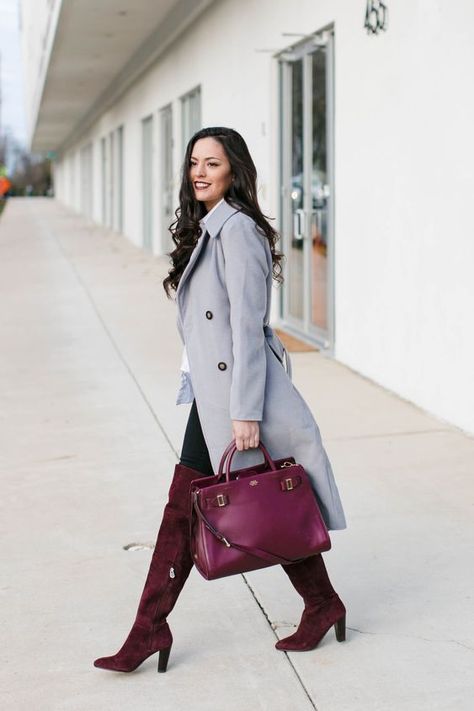 facf9f743b083008a894eee7baa16469desc44283933ri Burgundy Boots Outfit, Winter Boots Outfits, Burgundy Boots, Spring Work Outfits, Travel Clothes Women, Wearing Color, Wearing All Black, Pinterest Outfits, Coat Outfits