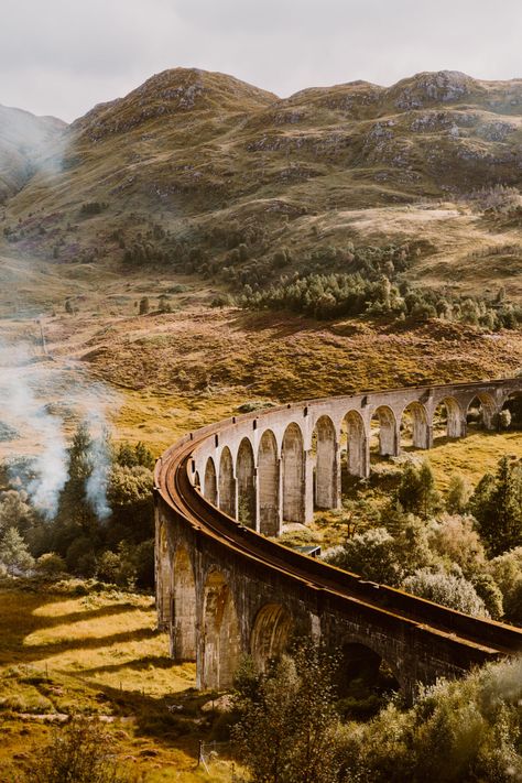 Découvrir le viaduc de Glenfinnan et le Poudlard Express • Autumn Hogwarts, Glenfinnan Viaduct, Edinburgh Travel, Hogwarts Express, A4 Poster, Boat Tours, Stunning Photography, Dream Destinations, Retro Poster