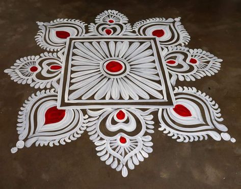 Alpona Rangoli Design, Rangoli With White Colour, White Colour Rangoli, Chitta Design, Border Rangoli Designs Flower, White Rangoli Design Simple, Welcome Rangoli Design Entrance, Rangoli Designs White, Alpana Designs