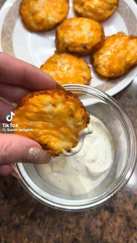 #cheese #cheddar #cheddarcheese #cheesediprecipes #cheesy #saltysnacks #snack #snacks #snackrecipes #snackideas Philly Cheese Crunchers, Carb Cravings, Chicken Snacks, Quick Dishes, Snack Bites, Keto Snack, Eating Plan, Keto Cooking, Free Keto Recipes