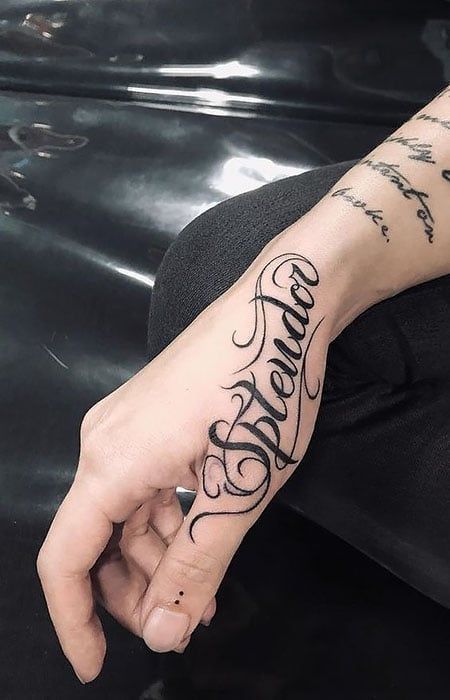 Name Tattoo On Hand, Side Hand Tattoos, Thumb Tattoos, Side Wrist Tattoos, Names Tattoos For Men, Tattoo Lettering Styles, Cute Hand Tattoos, Mommy Tattoos, Hand Tattoos For Women