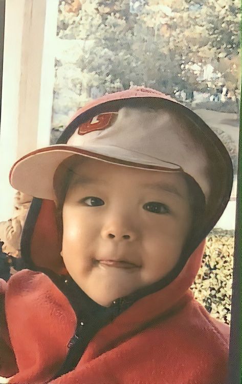 Seungmin Baby Picture, Baby Seungmin, Childhood Pictures, Straykids Hyunjin Photoshoot, 17 Kpop, Baby Minnie, Stray Kids Chan, Kim Seungmin, Skz In Cute