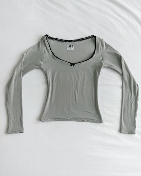 * All preorders for this item ship within 1-2 weeks! Handmade gray long sleeve top Super soft and stretchy Sweetheart neckline Double layered front bodice for extra coverage and shape Model is wearing a size S Free U.S. shipping! Clothes On Sale, Tops For Women 2024, Sewing Thrifted Clothes, Different Styles Fashion List, Tops With Long Sleeves, Corset Top Long Sleeve, Cute Long Sleeve Tops, Tops With Sleeves, Cute Long Sleeve Shirts