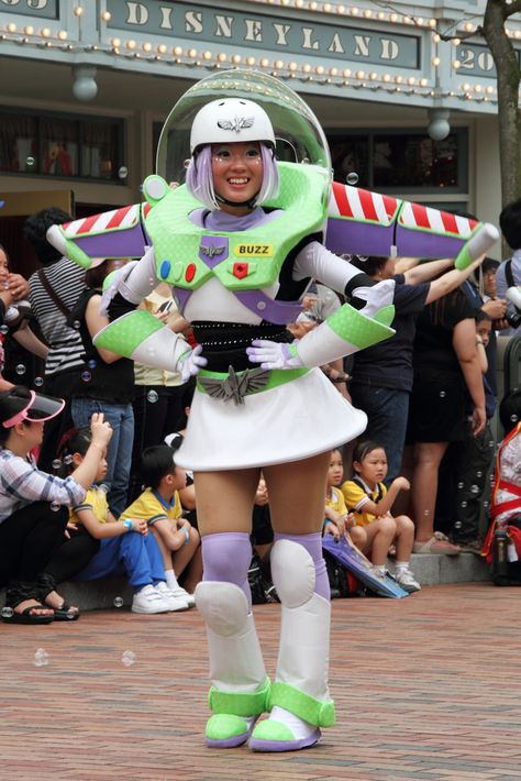 Buzz Lightyear Halloween Costume, Outfit Ideas Halloween, Disfraz Toy Story, Buzz Lightyear Costume, Toy Story Halloween, Party Favors Halloween, Costume Carnaval, Disney Parade, Theme Park Outfits