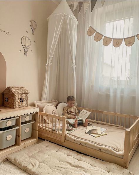 Toddler Box Room, Fun Toddler Rooms, Small Baby Bedroom Ideas, Toddler Bedroom Boy Decor, Montessori Boys Room, Boy Kid Room Ideas, Toddler Room Boy Ideas, Bedroom For Toddler Boy, Small Kid Room Ideas