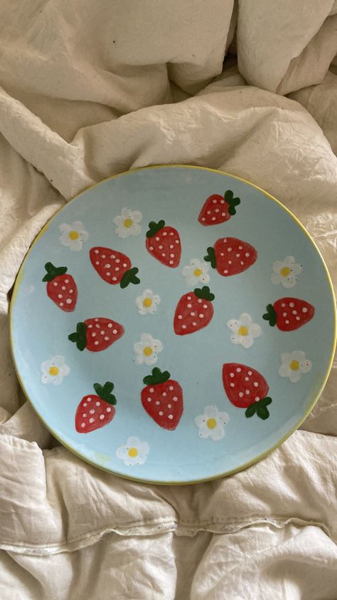 Preppy Pottery Painting Ideas, Ceramics Ideas Pottery Bowls, Strawberry Plate, Pottery Party, Pottery Painting Ideas, Painting Pottery, Diy Pottery Painting, Pottery Inspo, Color Me Mine