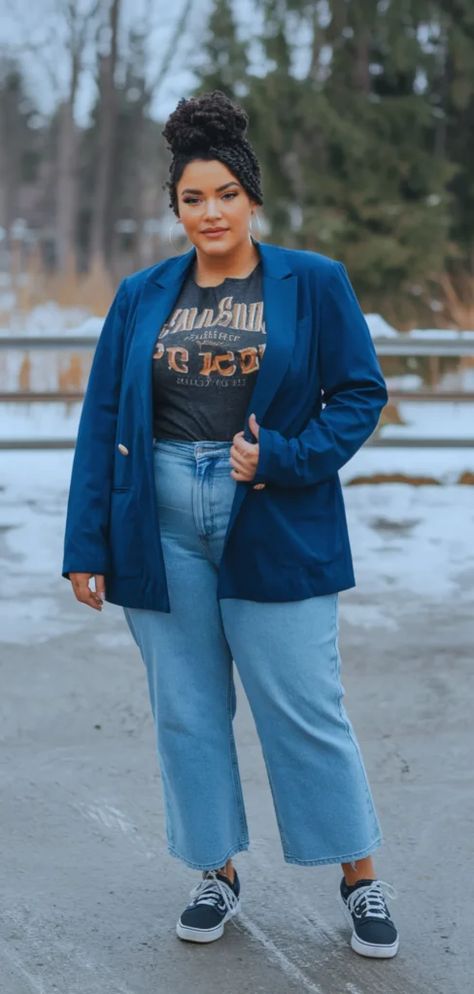 Plus Size Colorful Outfits, Plus Size Flare Jeans Outfits, Flare Jeans Outfit Winter, Plus Size Wide Leg Jeans, Curvy Winter Outfits, Plus Size Wide Leg, Flare Jeans Outfit, Cute Ankle Boots, Jeans Outfit Winter