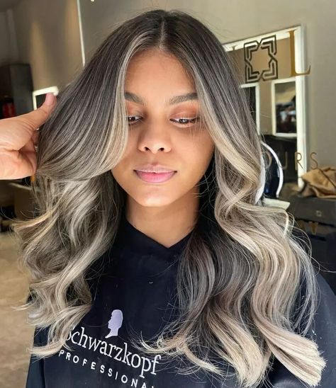 Silver Blonde Face Framing Highlights Blonde Face Framing Highlights, Face Framing Highlights, Design Kurti, Balayage Hairstyles, Messy Waves, Framing Highlights, Choppy Layers, Silver Blonde, Brown To Blonde