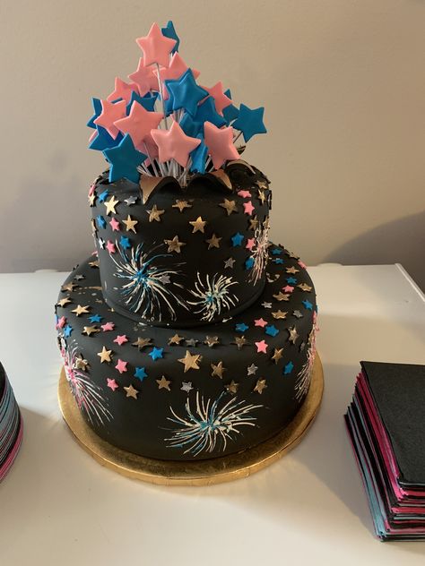 Firework cake by Patisserie Parmentier 😍😍😍😍😍 Fireworks Party Ideas, Firework Food, Firework Cake, Fireworks Photography Sparklers, Bonfire Night Cake, Firework Gender Reveal, Happy Birthday Fireworks, How To Draw Fireworks, Birthday Fireworks