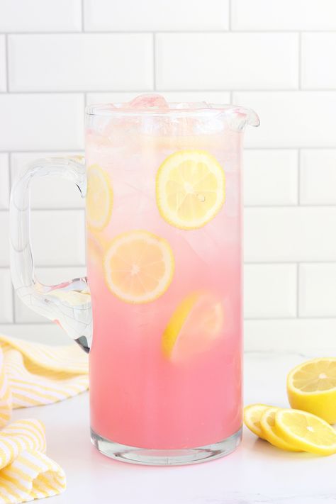 Whip up this easy 3-ingredient pink punch! Perfect for parties, it's quick, delicious, and sure to impress. Get the recipe now! Pink Punch Recipe Non Alcoholic, Pink Punch Recipe, Pink Lemonade Punch, Pink Party Punches, Pink Punch Recipes, Bridal Shower Punch, Easy Party Punch, Pink Lemonade Recipes, Baby Shower Punch Recipes