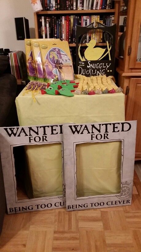 Rapunzel Wedding Theme, Party Favor Table, Bolo Rapunzel, Rapunzel Wedding, Shrek Party, Villains Party, Tangled Wedding, Tangled Birthday Party, Rapunzel Birthday Party