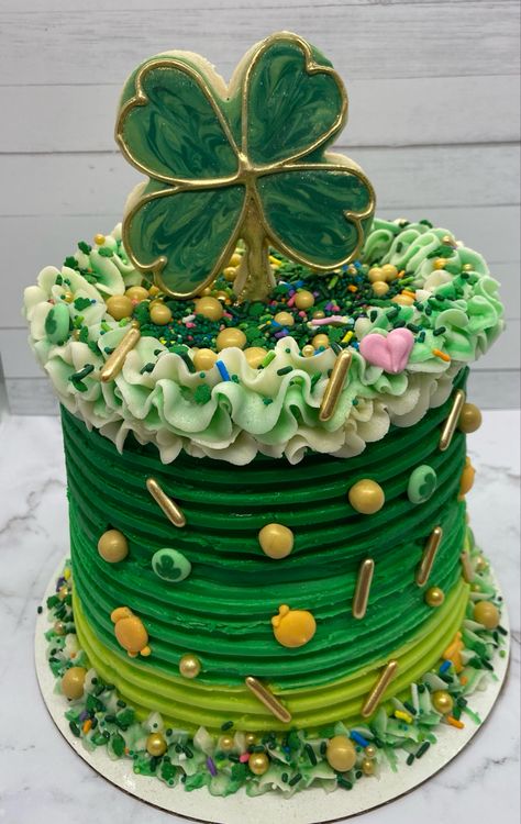 Clover Cake Ideas, St Patricks Day Birthday Cakes, Four Leaf Clover Cake, Irish Birthday Cake, Kids Easter Nails, Nails Acrylic Easter, Nails Design Easter, Acrylic Easter Nails, March Cake