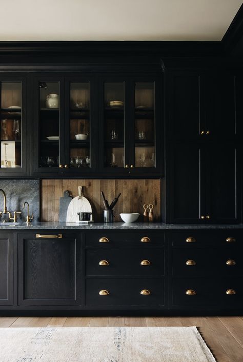 Kitchen With Dark Cabinets, Moody Kitchen, Dark Brown Cabinets, Kate Marker Interiors, Kabinet Dapur, Black Countertops, Glass Front Cabinets, Black Kitchen Cabinets, Dark Kitchen