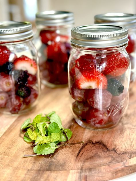 I have dozens of mason jars. I use them for everything. But do they really keep your fruits longer in the refrigerator? Check my quick assessment of this recently touted food hack! Click the link/pic below for detail! #colorfulfood #FoodHack #fruitstoredinjars #jarredfruitstorage #masonjarfruit Storing Fruit In Mason Jars, Fruit Preservative, Storing Fruit, Fruit Storage, Mold Growth, Fruit Jam, Fruit Tray, Ball Jars, Salsa Verde