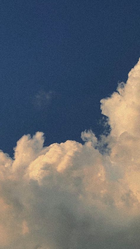 Aesthetic Scenery Wallpaper, Wallpaper Sky Aesthetic, Aesthetic Scenery, Wallpaper Sky, Cloud Wallpaper, Images Esthétiques, Pretty Sky, Aesthetic Pastel Wallpaper, Tumblr Wallpaper