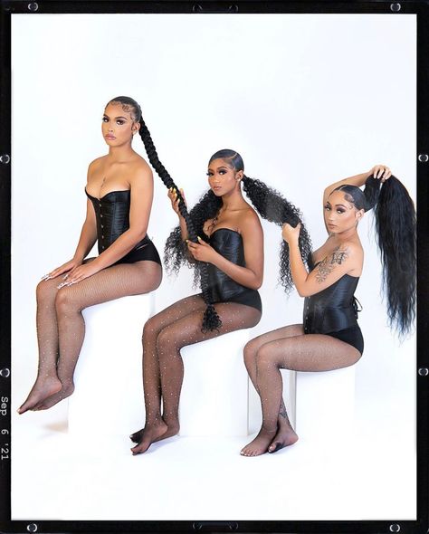 Braider Photoshoot Ideas, Hair Photoshoot Ideas Braids, Hair Store Photoshoot, Hair Shoot Ideas Photoshoot, Braid Photoshoot, Baddie Goals, Bodysuit Photoshoot Ideas, Business Shoot, Brand Shoots