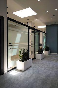 Modern Manager Office Design Interior, Modern Offices Corporate Interiors, Small Manager Office, Modern Manager Office Design, Office Window Design, Management Office Design, Office Building Decor, Office Glass Wall Design, Office Manager Room