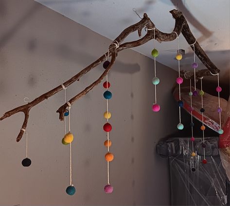 Dry Tree Branches Decoration Diy, Dry Tree Branches Decoration, Daycare Classroom Ideas, Branch Mobile, Tree Branch Crafts, Dried Tree Branches, Mobile Decor, Daycare Classroom, Dry Tree