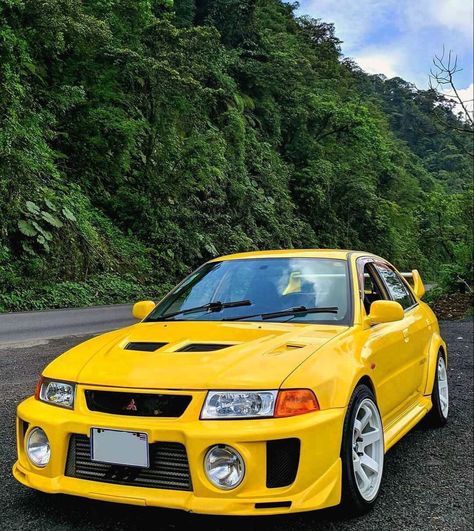 Honda Civic Vtec, Bmw Vintage, Mitsubishi Lancer Evo, Bike Photoshoot, Lancer Evo, Best Jdm Cars, Mitsubishi Evo, Mitsubishi Motors, Lancer Evolution