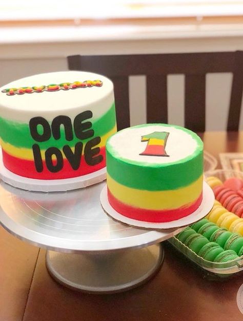 One Love smash cake One Love Cake Bob Marley, One Love Birthday Cake, One Love 1st Birthday Party, One Love First Birthday Party Theme, One Love Party Theme, One Love Birthday Theme Bob Marley, One Love First Birthday Party, Rasta Cake Ideas, One Love Birthday Theme